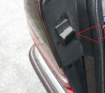 2x Kofferraum Anschlag für Mercedes W124 Anschlagpuffer Heckklappe + Schrauben